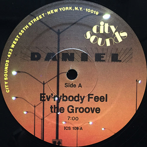 DANIEL SAHULEKA // EV'RYBODY FEEL THE GROOVE (7:00) / WAKE UP (7