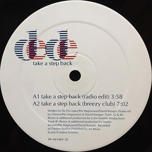 DE DE // TAKE A STEP BACK (4VER)